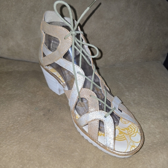 Fly London Gold & White Sandals with Lace-Up Gladiator Sandals Size 40 - Picture 4 of 9